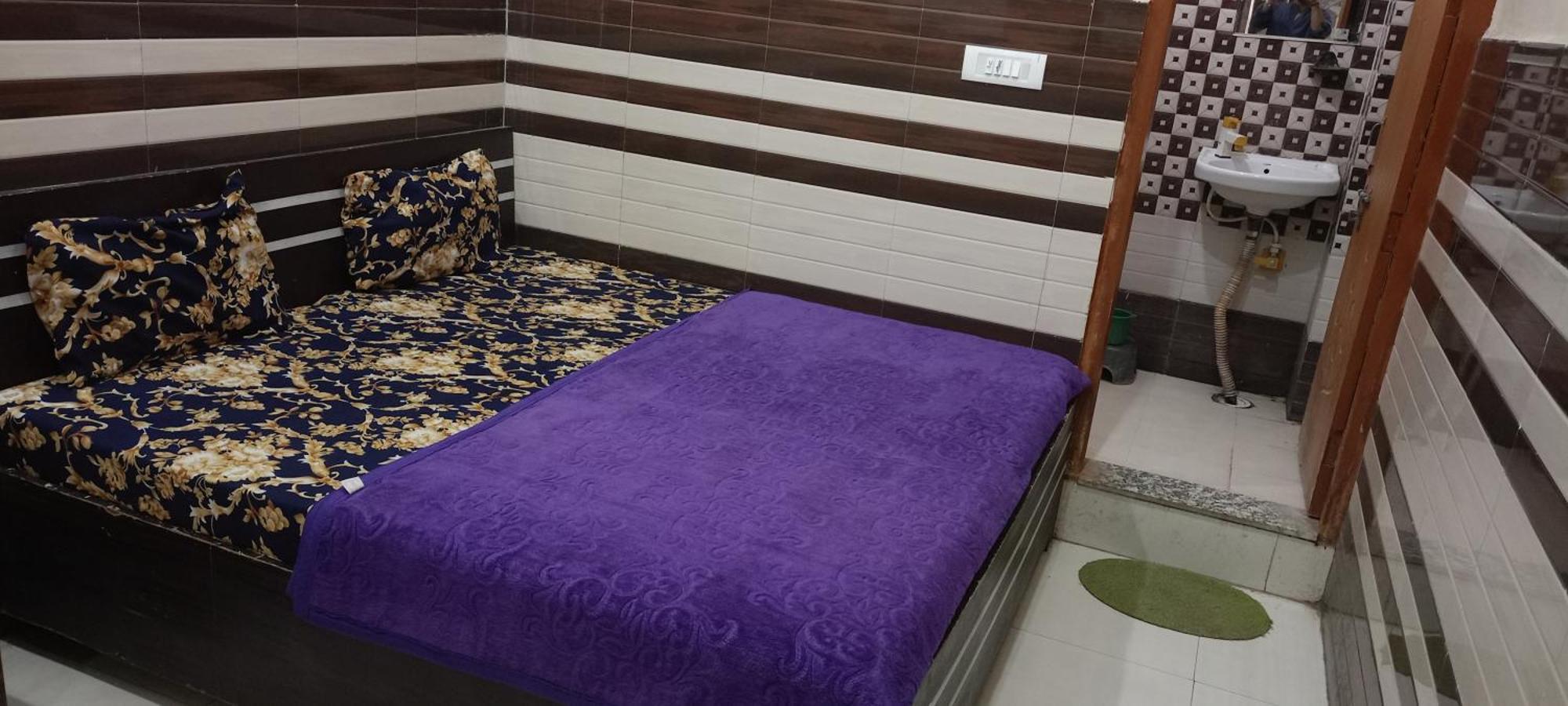 New Gayatri Palace Near Prem Mandir Вриндавана Экстерьер фото