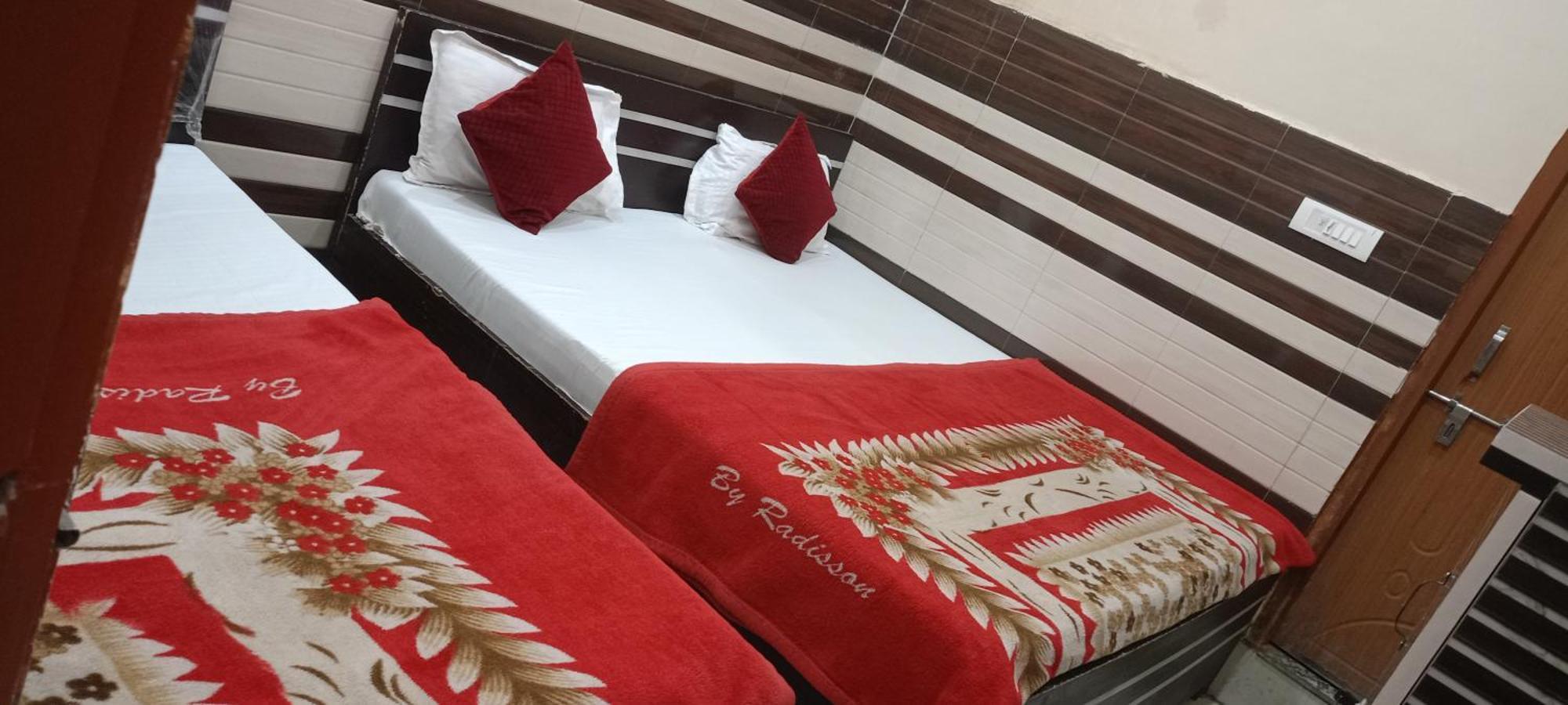 New Gayatri Palace Near Prem Mandir Вриндавана Экстерьер фото