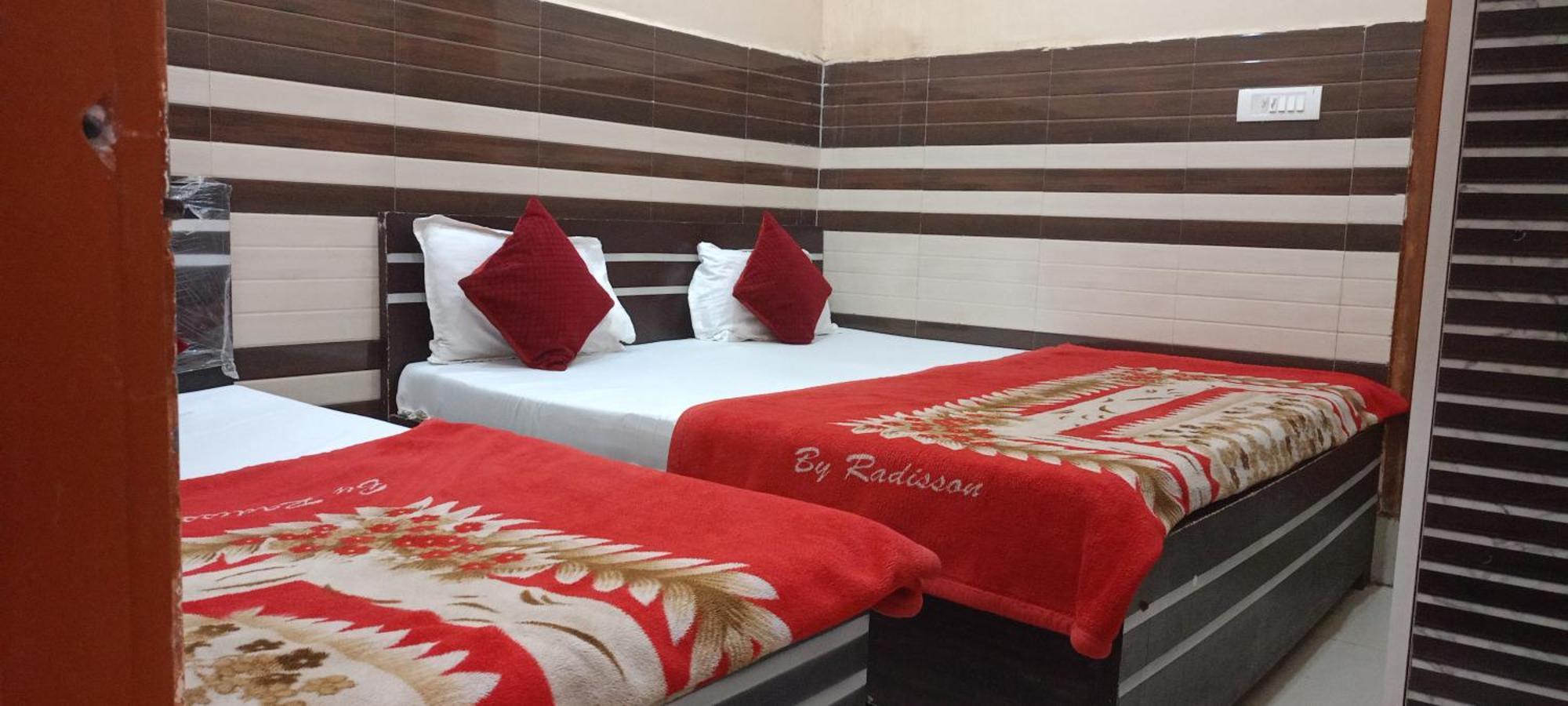 New Gayatri Palace Near Prem Mandir Вриндавана Экстерьер фото