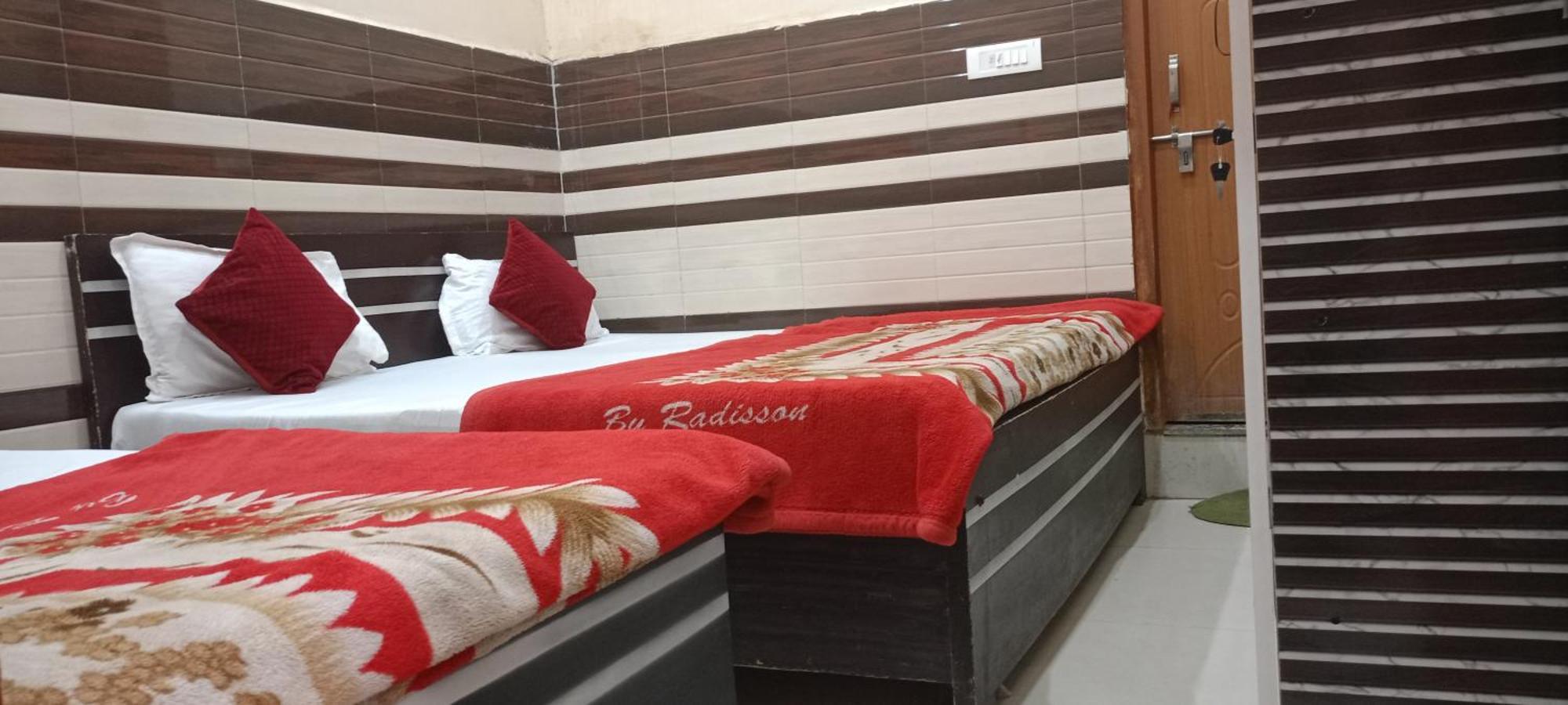 New Gayatri Palace Near Prem Mandir Вриндавана Экстерьер фото