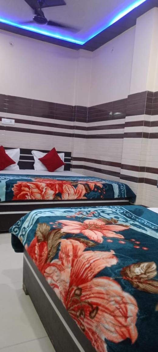 New Gayatri Palace Near Prem Mandir Вриндавана Экстерьер фото