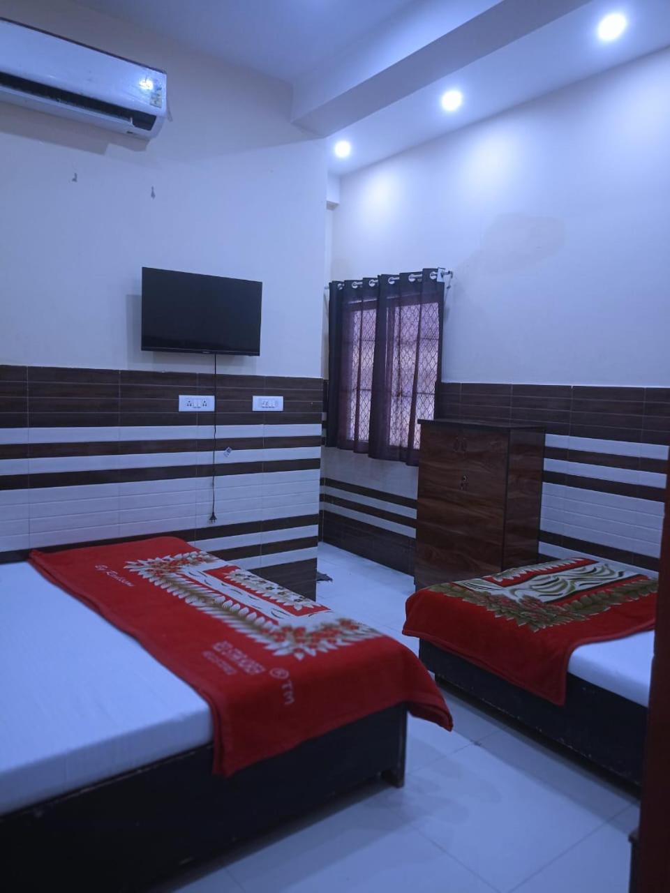 New Gayatri Palace Near Prem Mandir Вриндавана Экстерьер фото